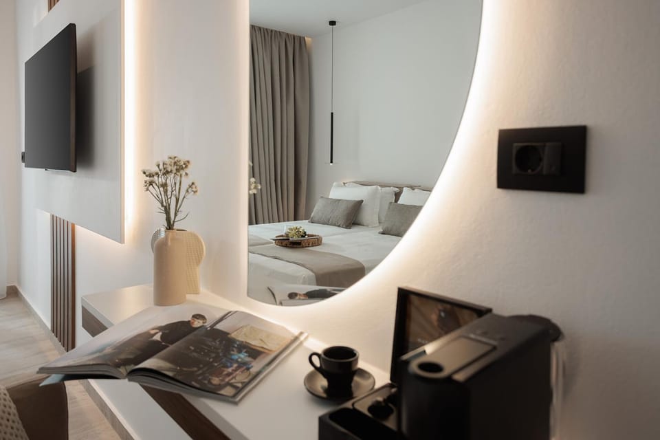 TV and multimedia, Coffee/tea facilities, Photo of the whole room, Evening entertainment, Non alcoholic drinks