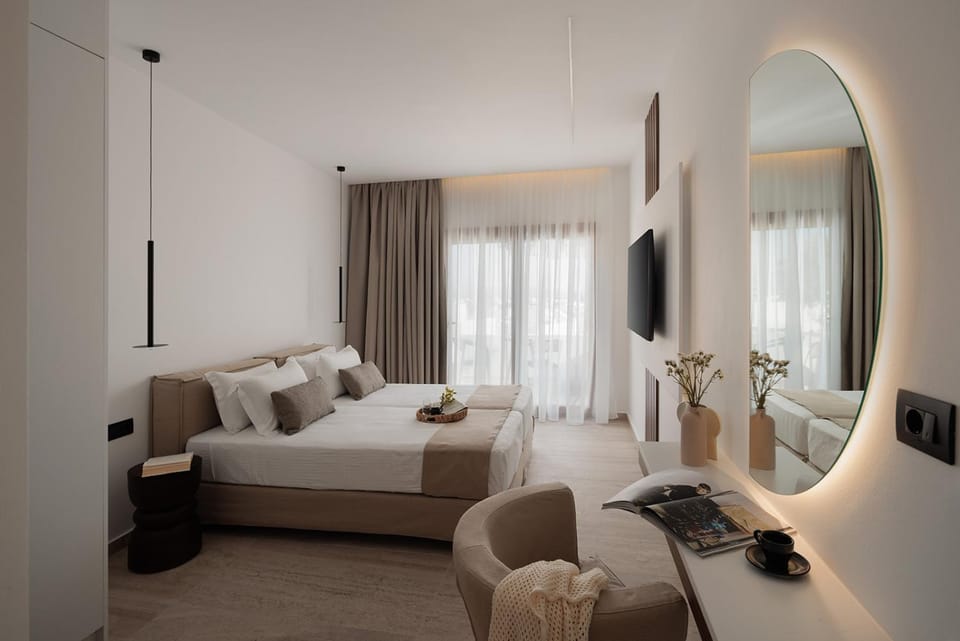 Bed, TV and multimedia, Photo of the whole room, Decorative detail, Bedroom