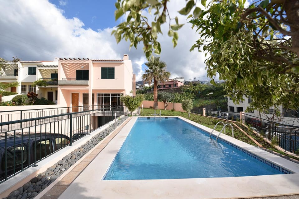 Property building, Swimming pool, Swimming pool