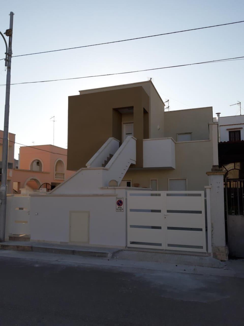 Facade/entrance