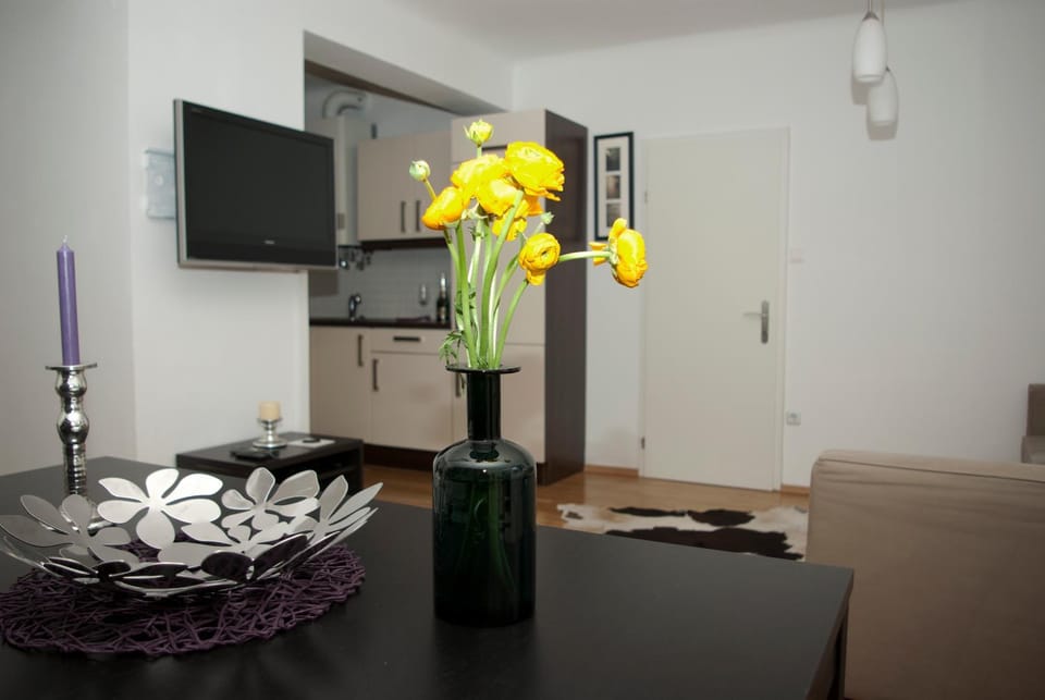 TV and multimedia, Dining area