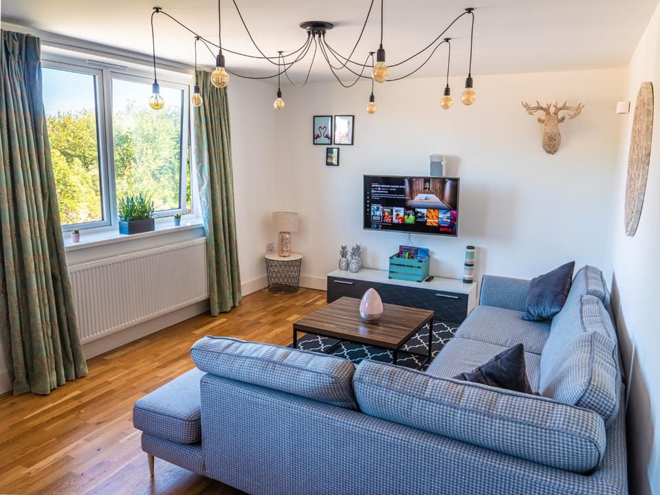 Communal lounge/ TV room, TV and multimedia, Living room, Seating area