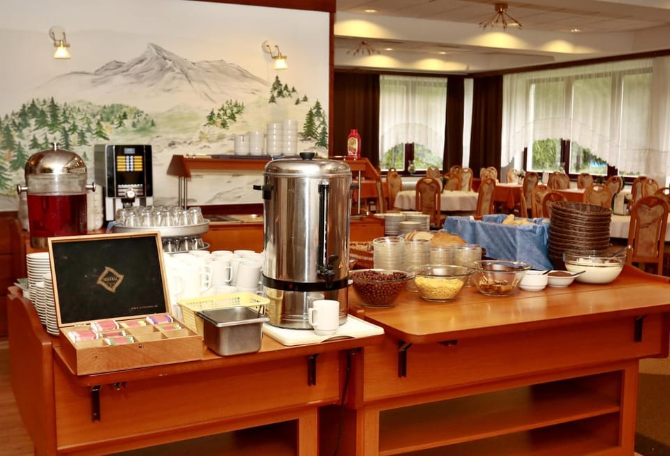Food and drinks, Buffet breakfast