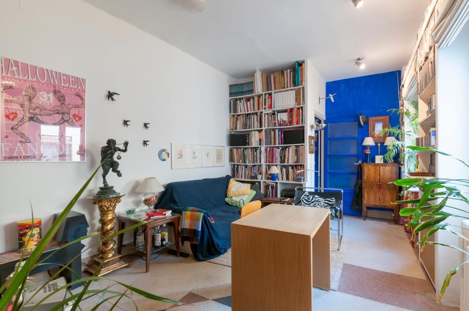 Living room, Photo of the whole room, Seating area