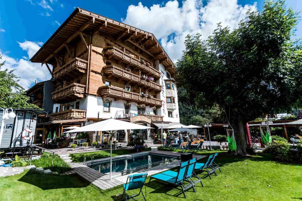 Property building, Facade/entrance, Summer, Garden, Spa and wellness centre/facilities, On site