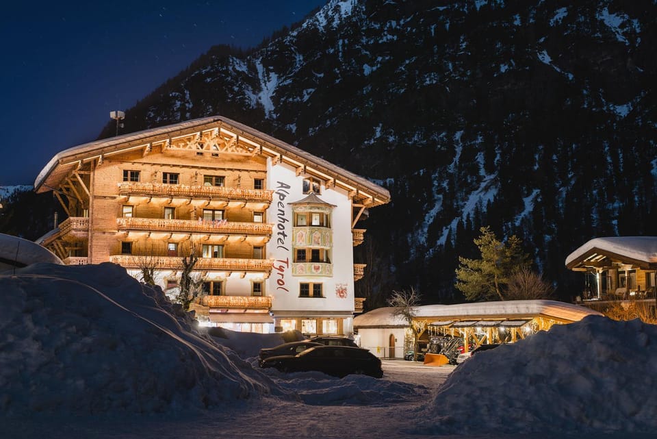 Property building, Facade/entrance, Night, Winter