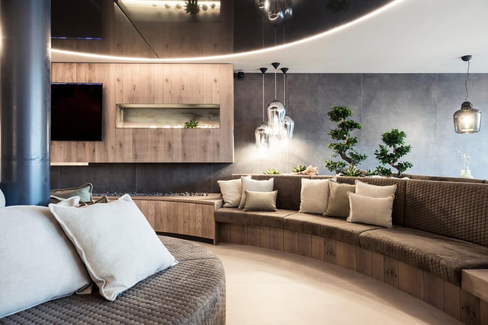 Restaurant/places to eat, Library