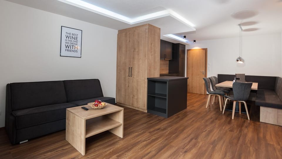 Kitchen or kitchenette, Living room