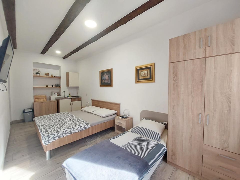 Kitchen or kitchenette, Bedroom