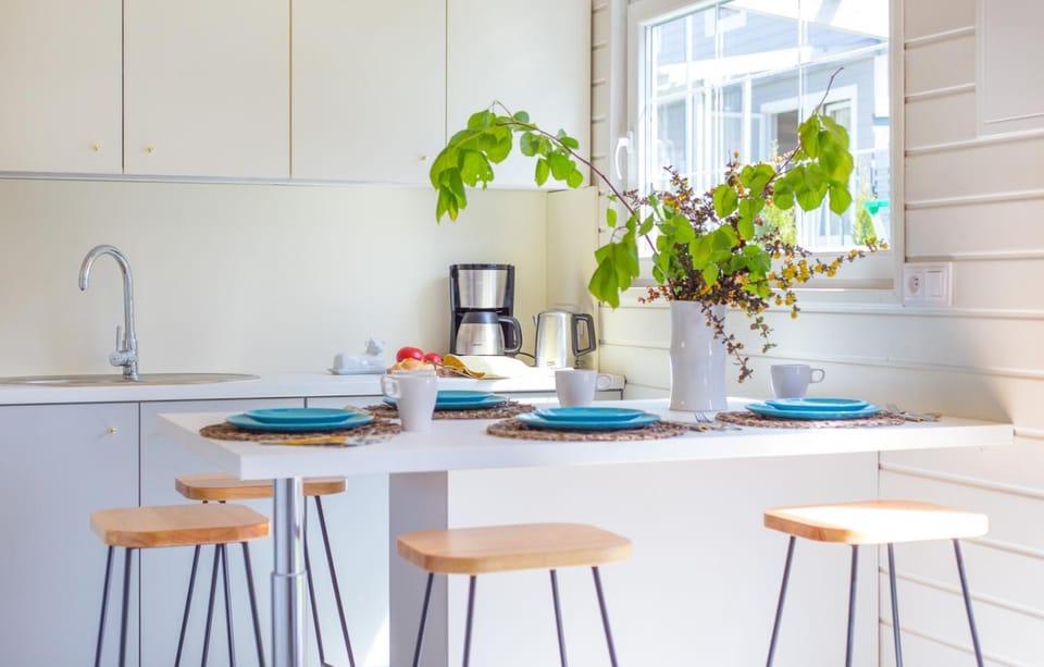 Coffee/tea facilities, Kitchen or kitchenette, Food and drinks, Dining area