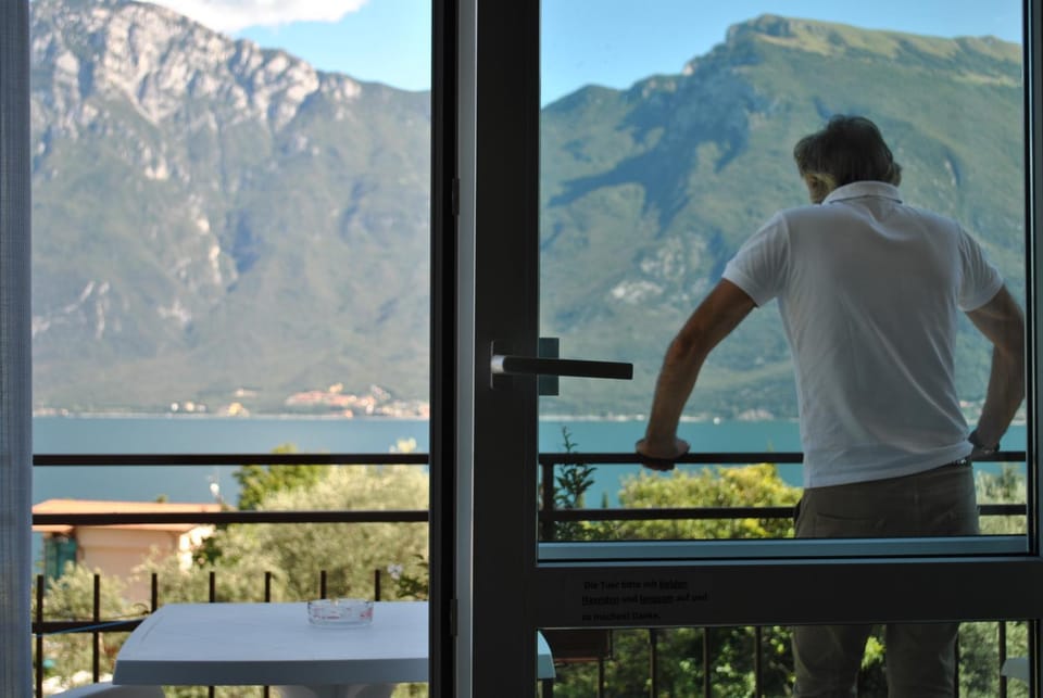Balcony/Terrace, Lake view, Mountain view