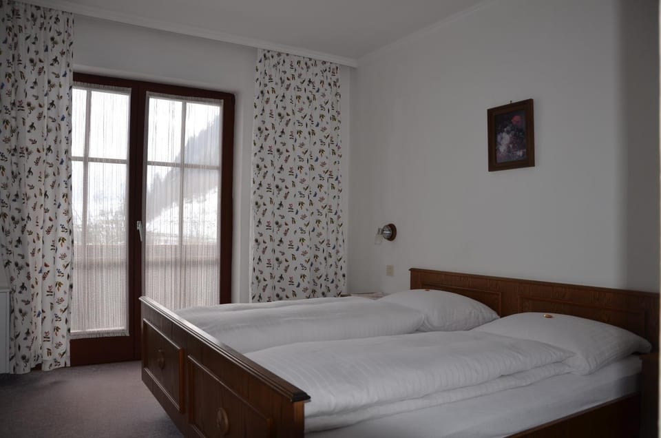Day, Photo of the whole room