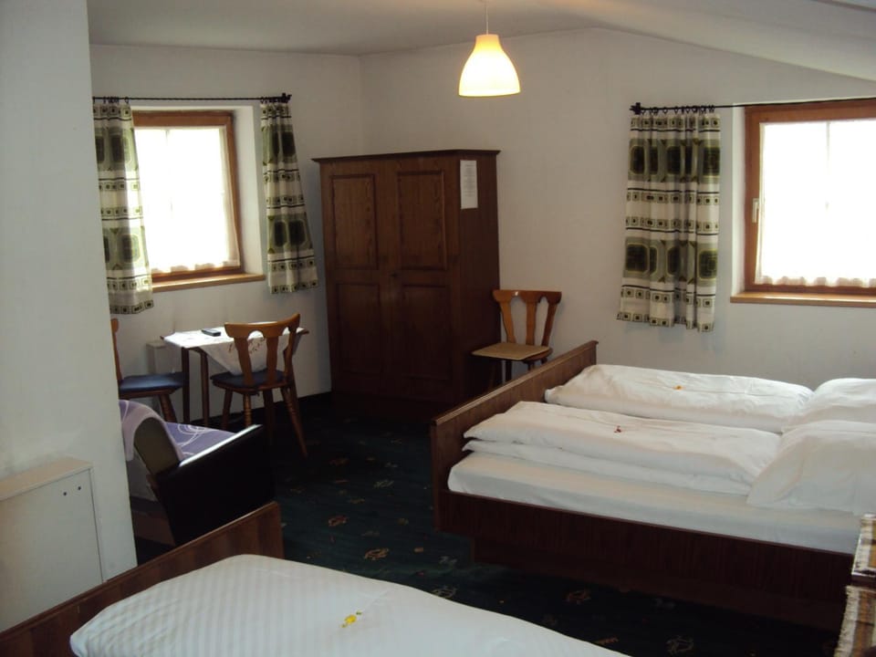 Day, Photo of the whole room