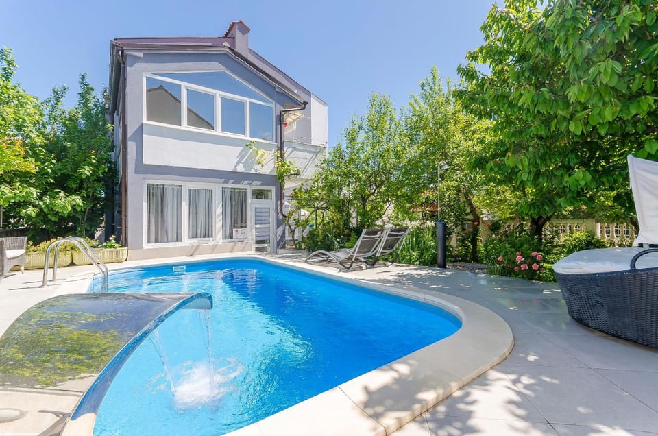 Facade/entrance, Swimming pool