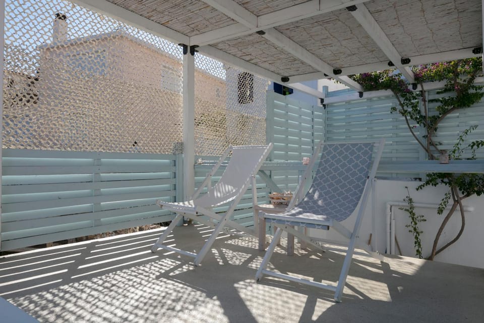 Neighbourhood, Balcony/Terrace