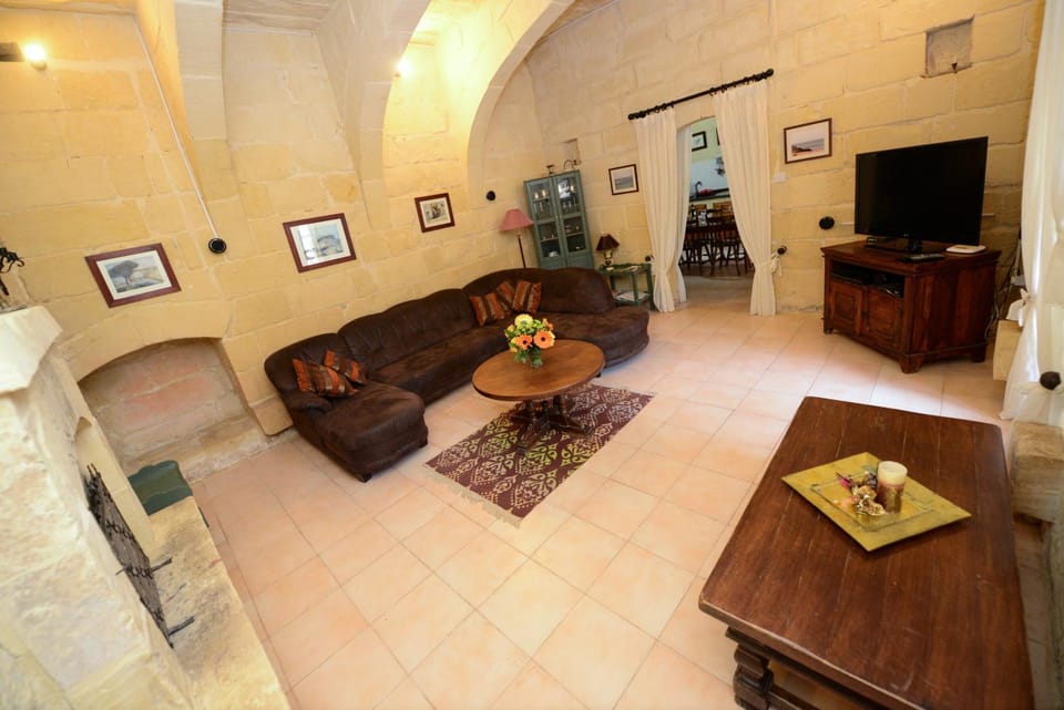 Communal lounge/ TV room, Living room