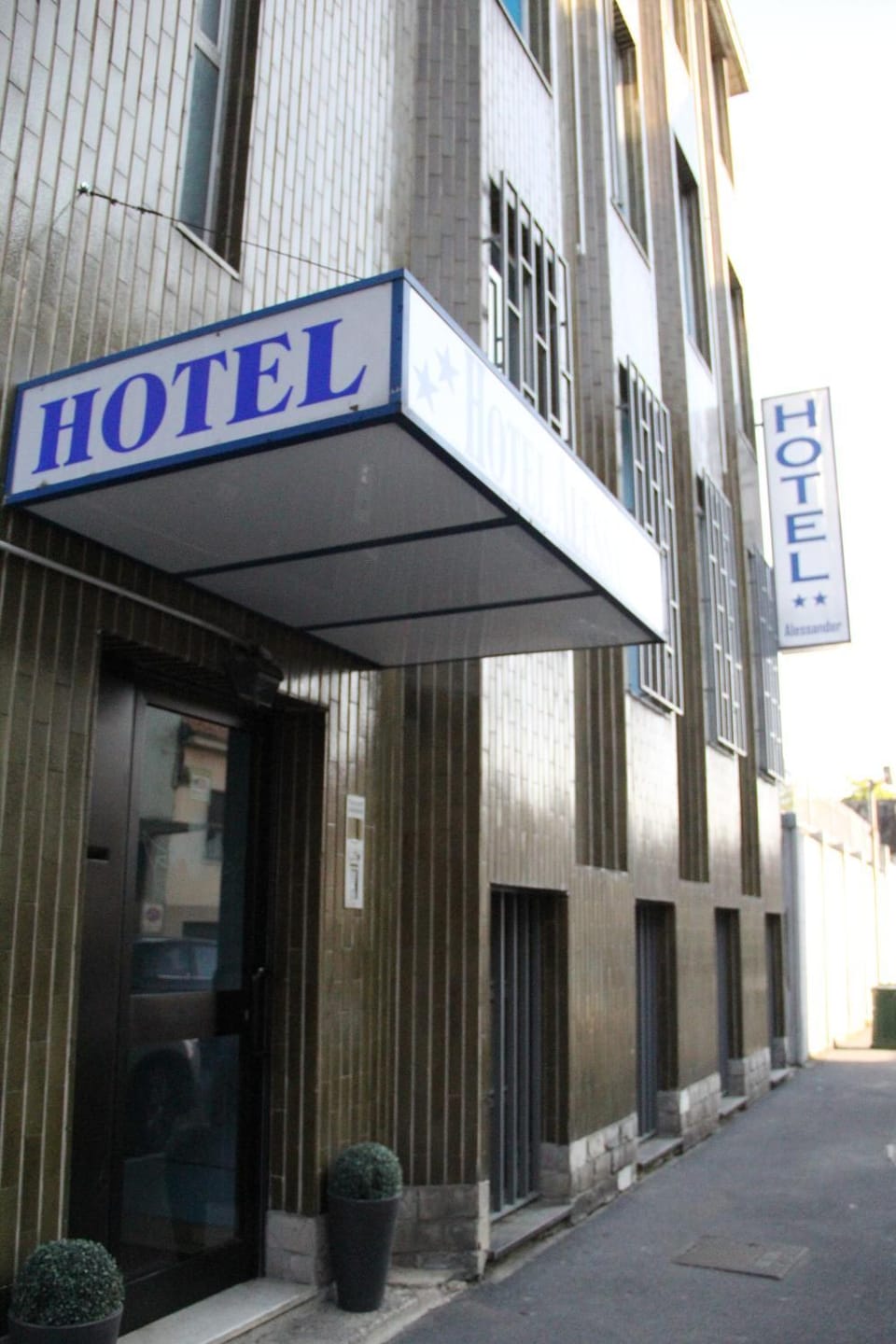 Facade/entrance