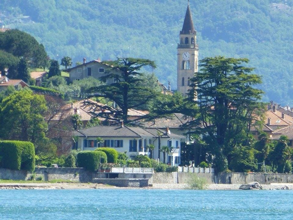 Nearby landmark, Day