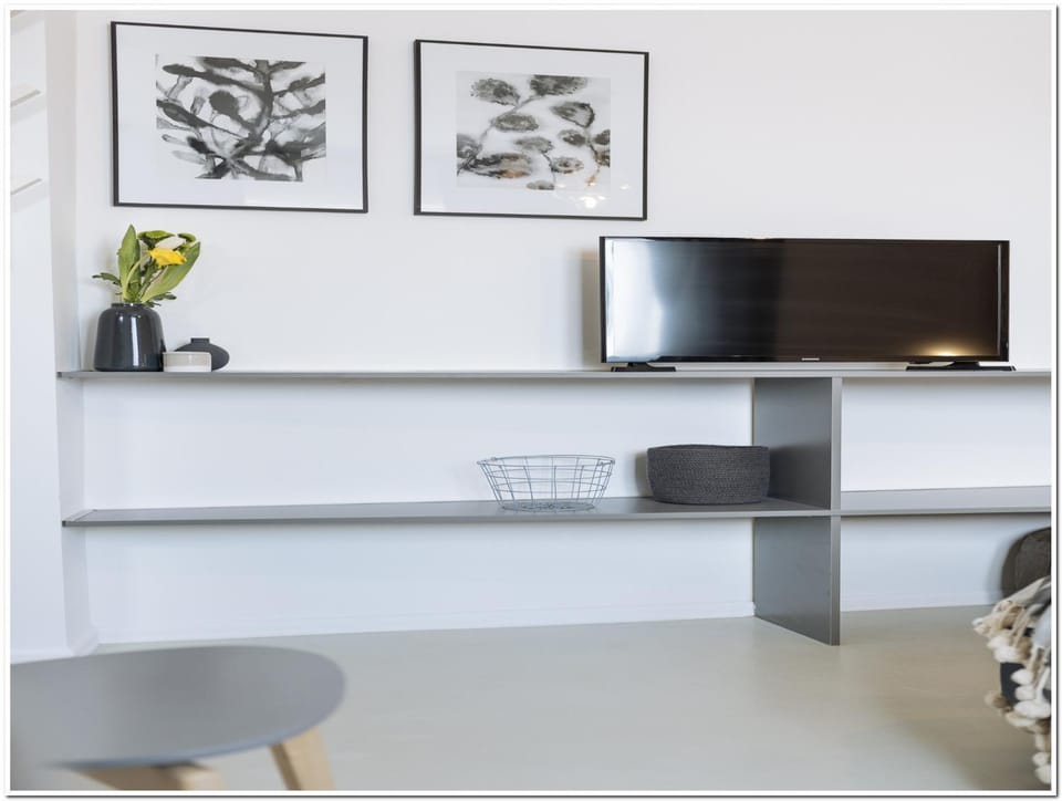 Communal lounge/ TV room, Bedroom