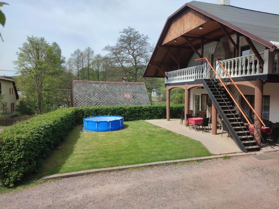 Property building, BBQ facilities, Balcony/Terrace, Evening entertainment, Swimming pool