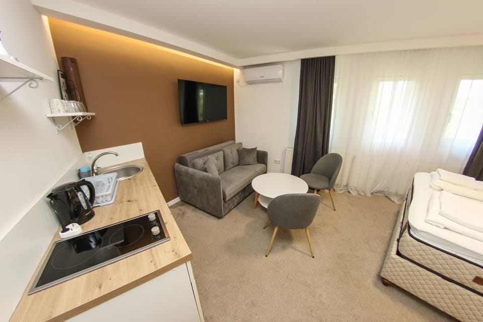 Kitchen or kitchenette, Seating area