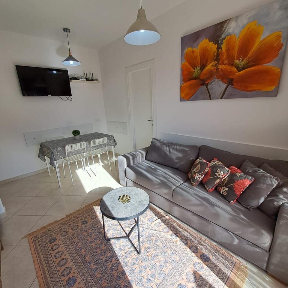 Flowers & Green 2 Bedrooms Apartment & Private garage Apartment in Vlorë