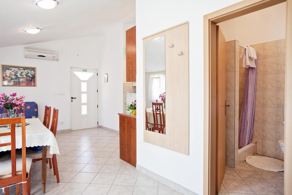 Bathroom, Dining area
