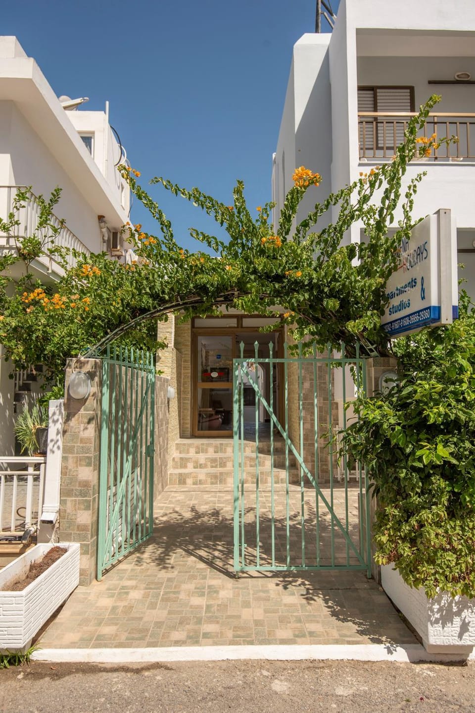 Facade/entrance