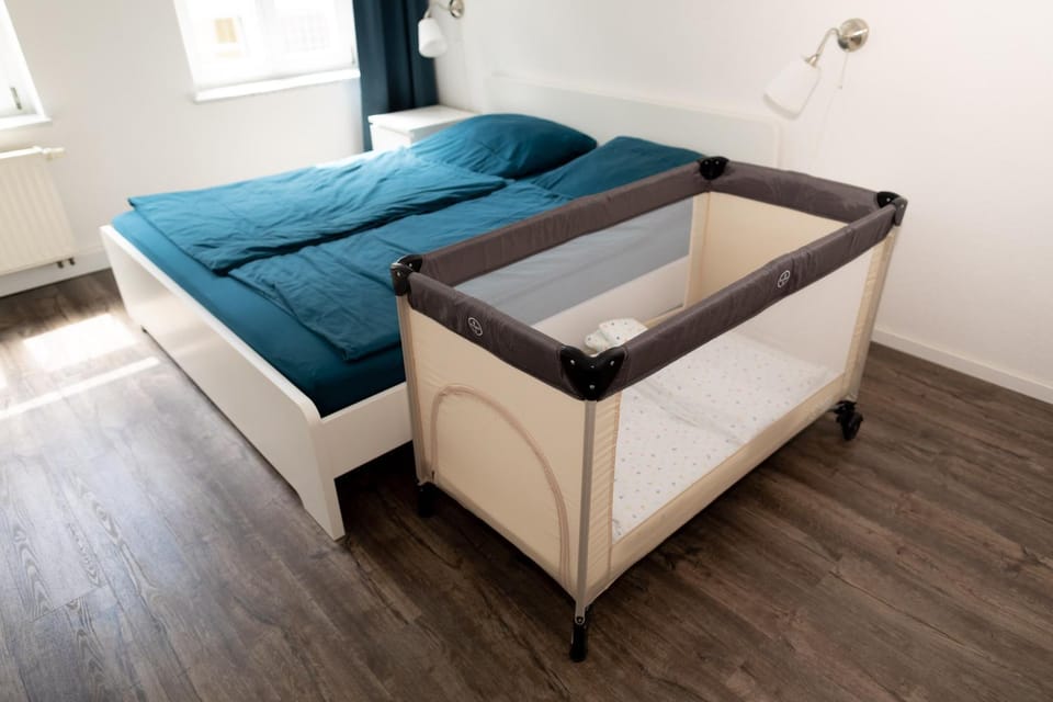 Bedroom, cot