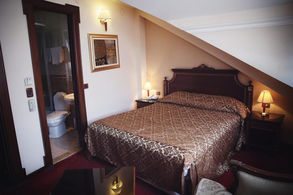 Other, Photo of the whole room, Bedroom