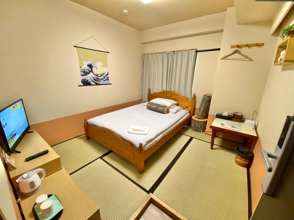 Photo of the whole room, Bedroom