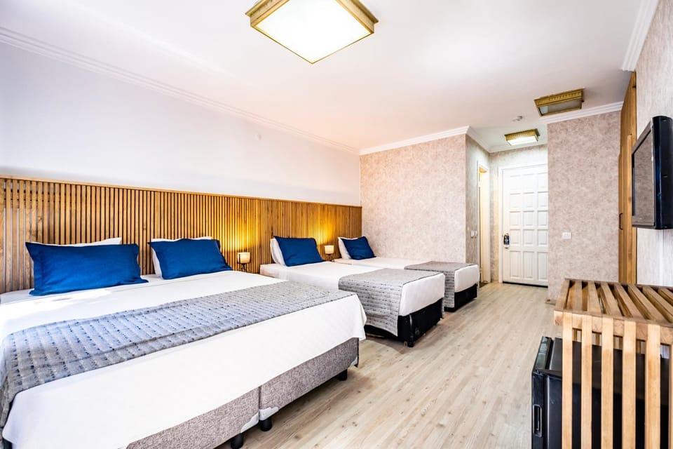Bed, Massage, TV and multimedia, Photo of the whole room, Bedroom, air conditioner
