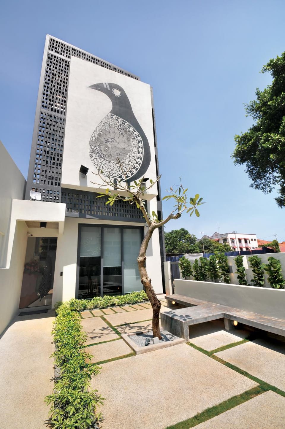 Facade/entrance