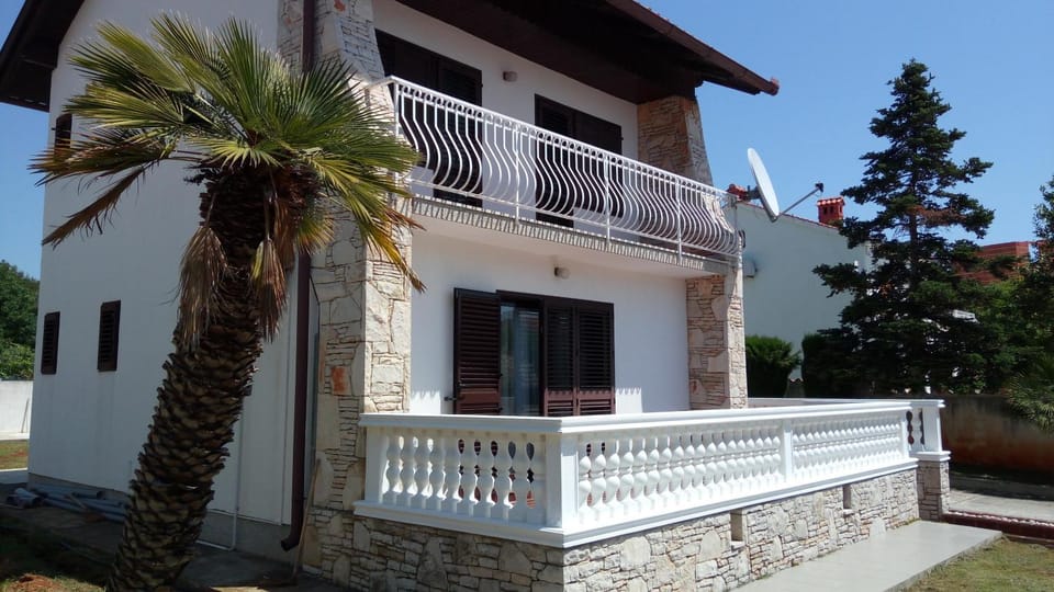 Patio, Facade/entrance, Garden, Balcony/Terrace, Lobby or reception, Food, Area and facilities