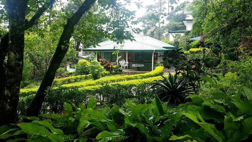 Jabbitos Baguio Transient House BUNGALOW Bed and Breakfast in Baguio