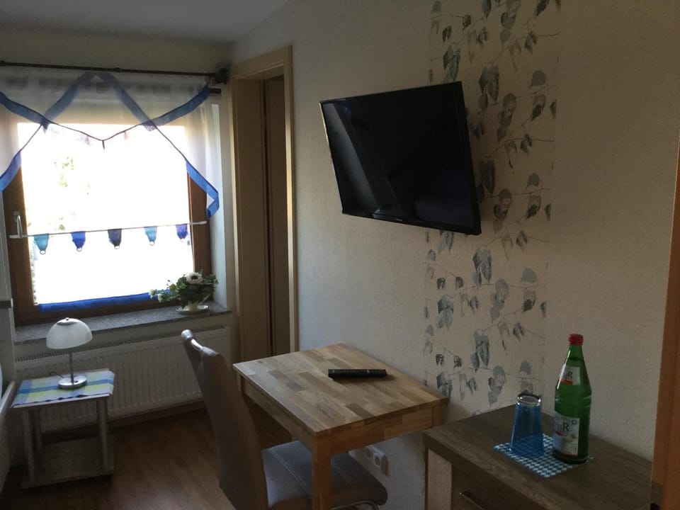 Photo of the whole room, Decorative detail