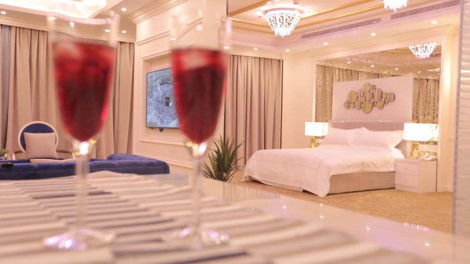 Photo of the whole room, Non alcoholic drinks