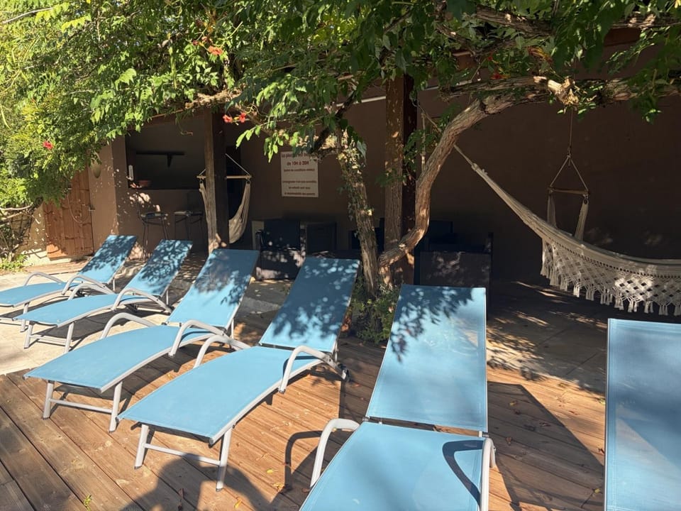Swimming pool, sunbed