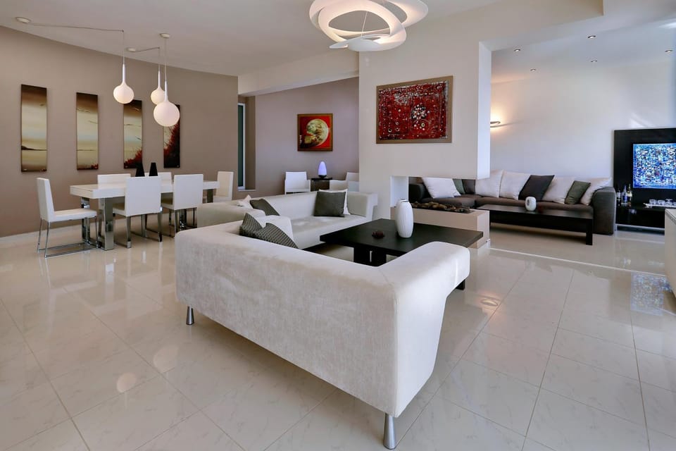 TV and multimedia, Living room, Seating area, Dining area