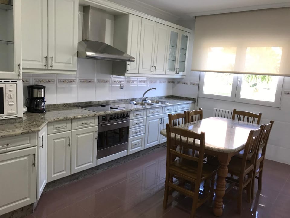 Kitchen or kitchenette, Area and facilities