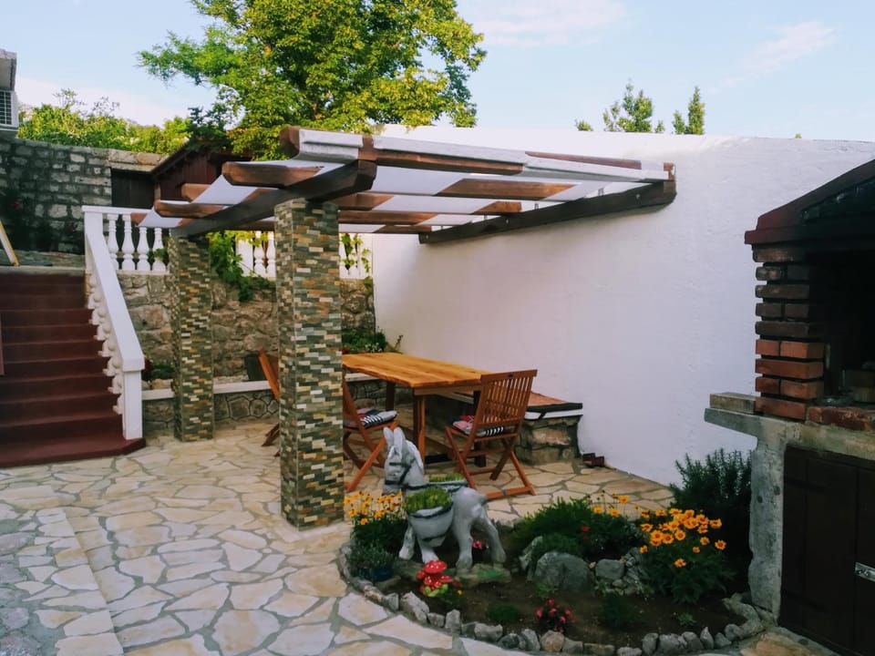 BBQ facilities, Garden, Balcony/Terrace