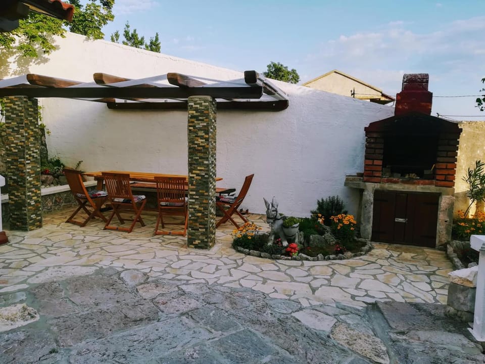 BBQ facilities, Garden, Balcony/Terrace
