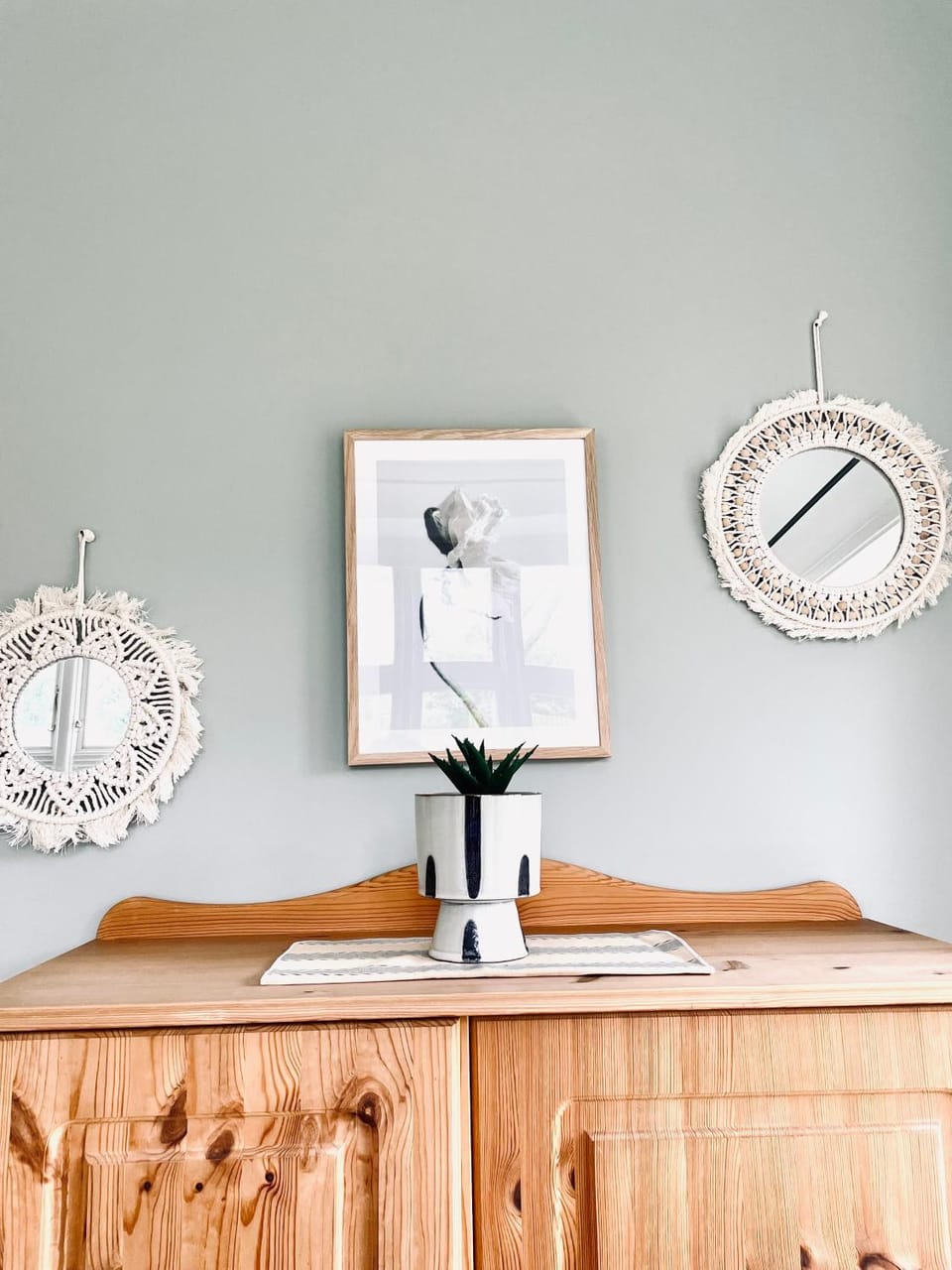 Photo of the whole room, Decorative detail