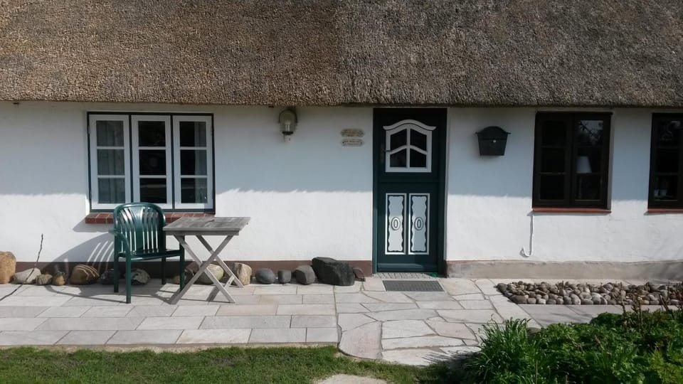 Property building, Facade/entrance, Garden