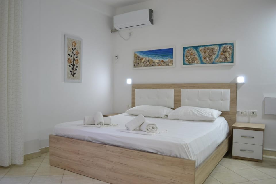 Seashell Art Decor Studio & Private Garage Apartment in Vlorë