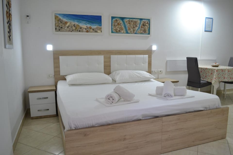 Seashell Art Decor Studio & Private Garage Apartment in Vlorë