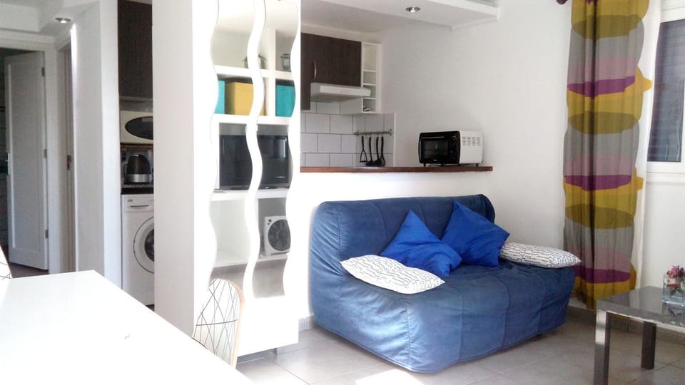 Kitchen or kitchenette, Seating area, minibar, pet friendly, stove, washing machine
