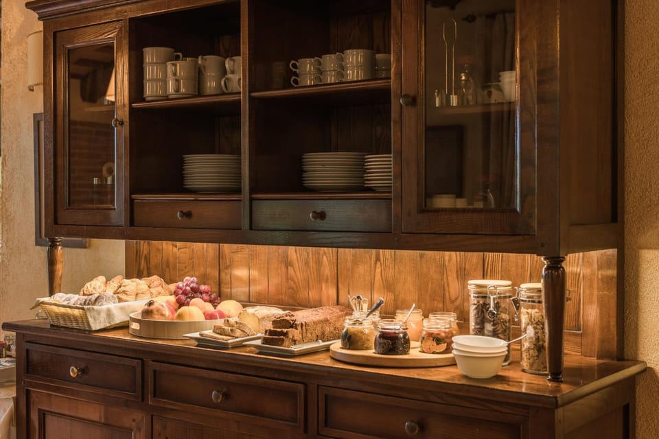 Buffet breakfast, Internal: Not applicable to any particular room