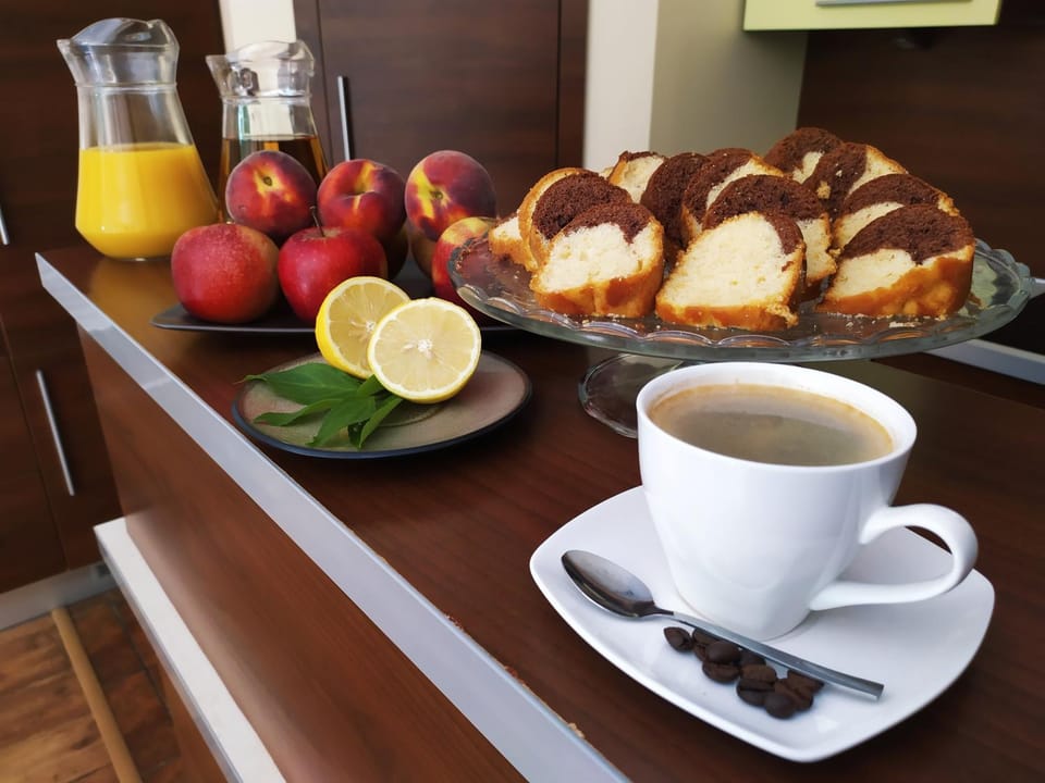 Coffee/tea facilities, Food and drinks, Food, Breakfast, Continental breakfast