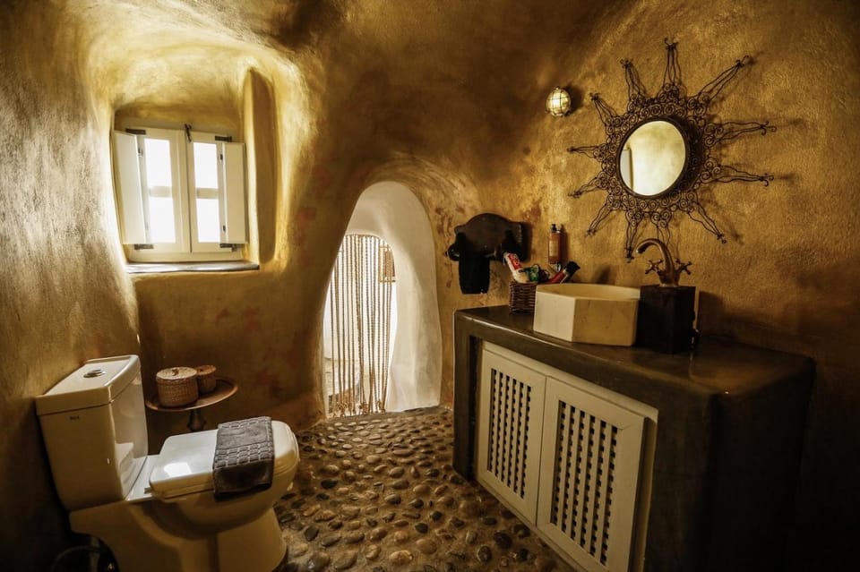 Toilet, Bathroom, towels
